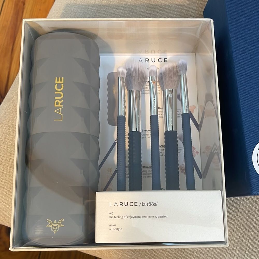 NIB LARUCE Beauty Christine Makeup Brush Set - Picture 5 of 7